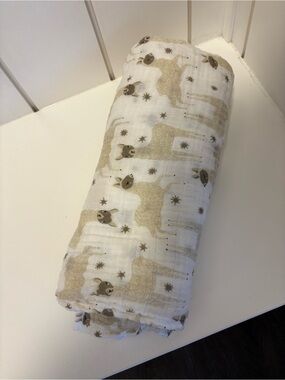 Lulujo 100% Cotton Baby Muslin Swaddle